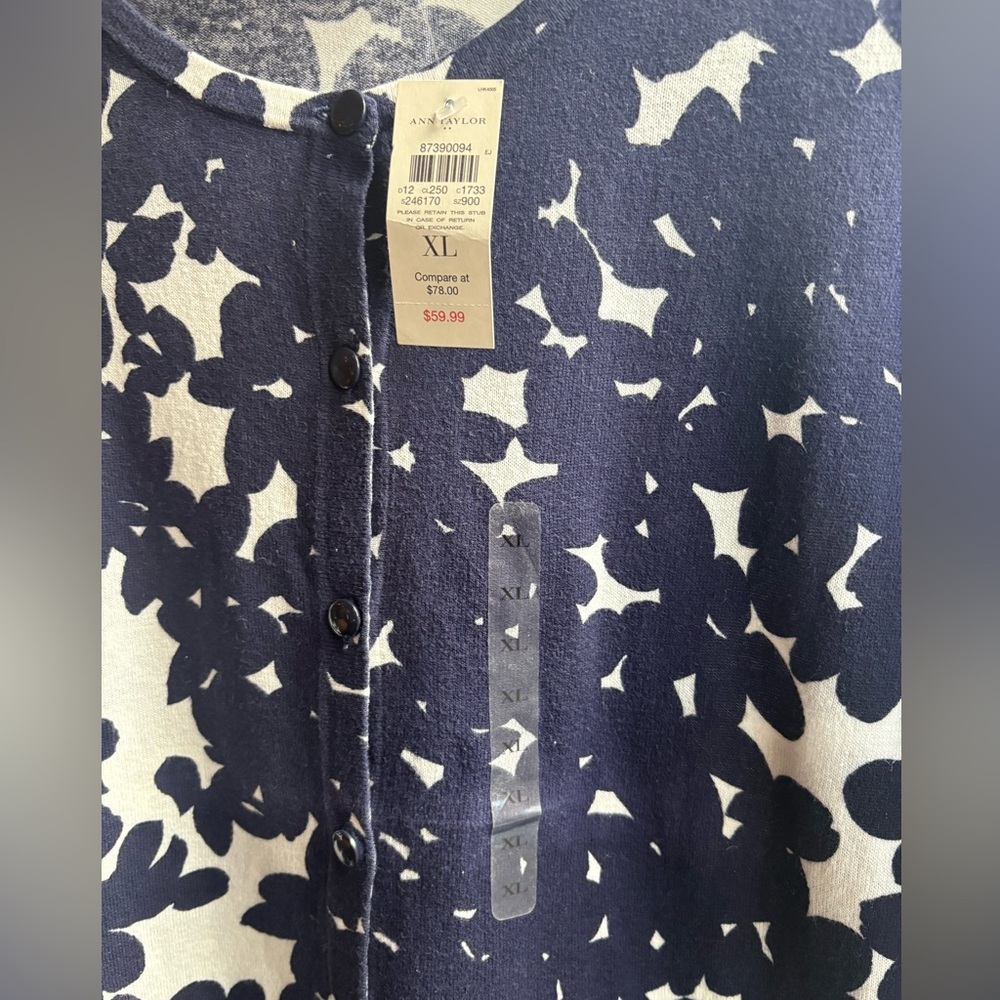 *NWT* Ann Taylor Navy and Cream Floral Cardigan - szXL (P22) - Picture 3 of 3